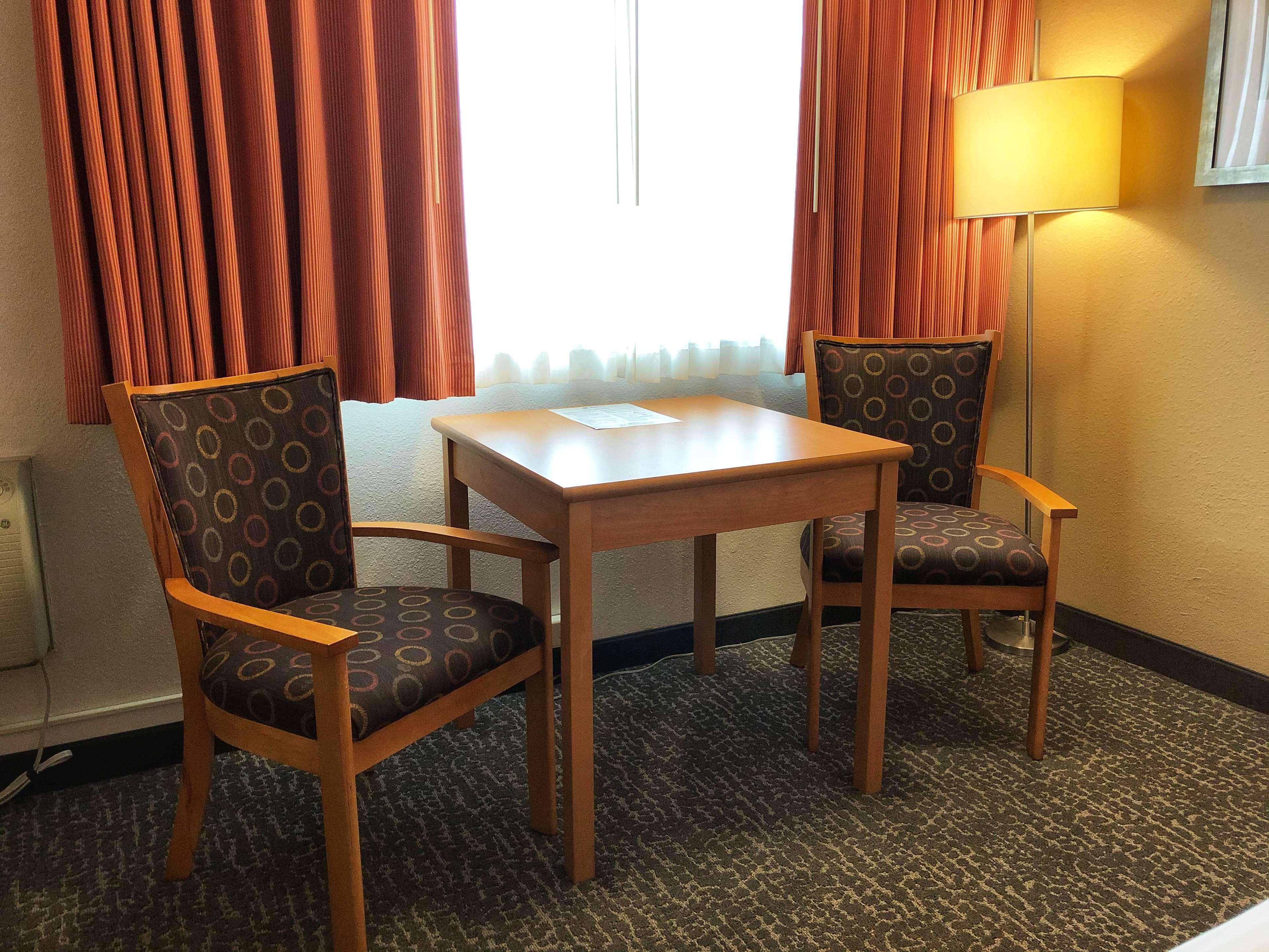 קלזו Best Western Aladdin Inn מראה חיצוני תמונה